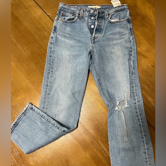 Levi’s Wedgie Straight Crop Jeans - Picture 2 of 4